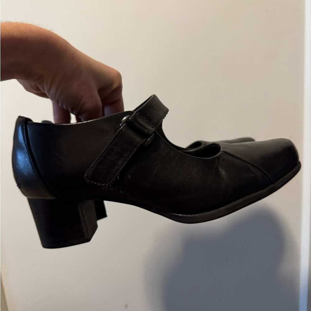 Dark brown Women's Mary Jane Shoes Clarks size 7.5 US 38 EURO